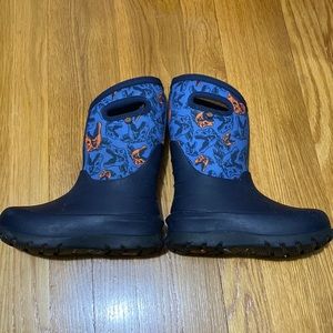 Bogs kids neo classic snow boots dinosaur size 13